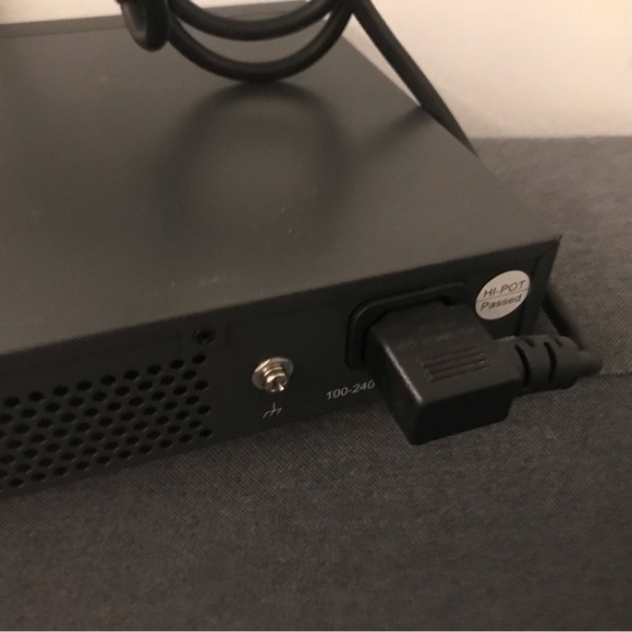 Fully Working TPLink Smart 16 Port Switch - Picture 4 of 4